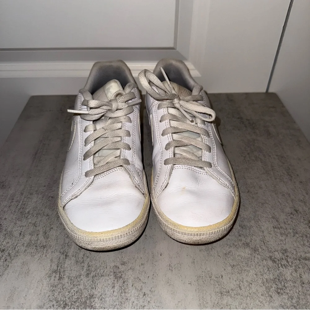 Used White Nike Size 4.5Y